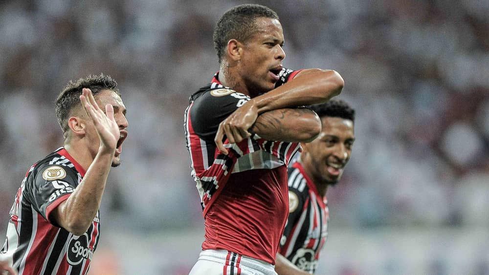 São Paulo marca nos acréscimos, vence o Bahia e encerra jejum como visitante