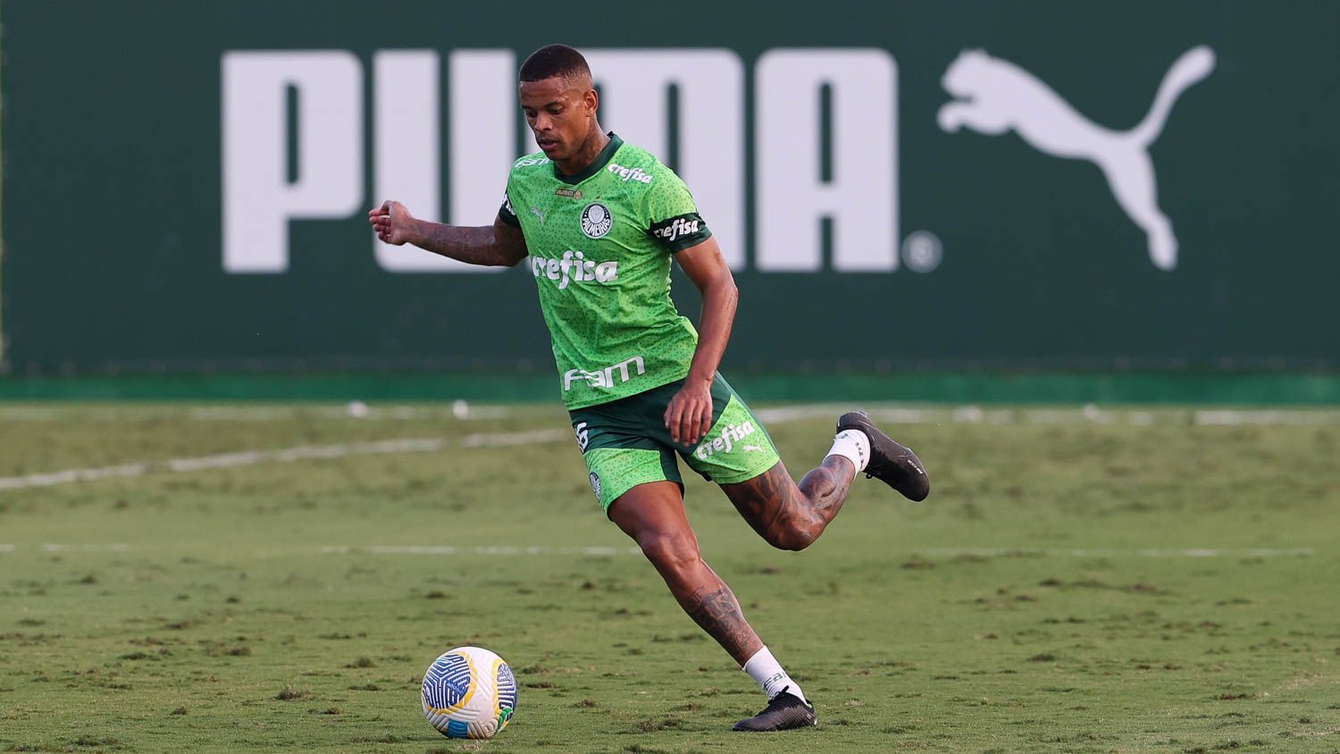 Ex-mulher de Caio Paulista denuncia agressões; jogador do Palmeiras se posiciona