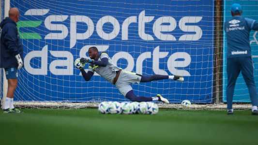 Caíque disputa posição com Felipe Scheibig no gol do Tricolor