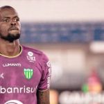 No último dia da janela, Grêmio contrata goleiro