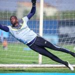 Grêmio acerta venda do goleiro Caíque para o Criciúma
