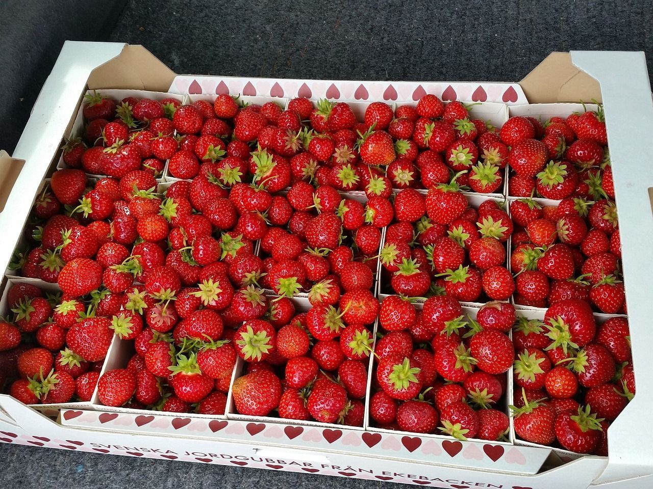 Homens vendem uma caixa de morango por R$ 4,4 mil e são presos em Vitória