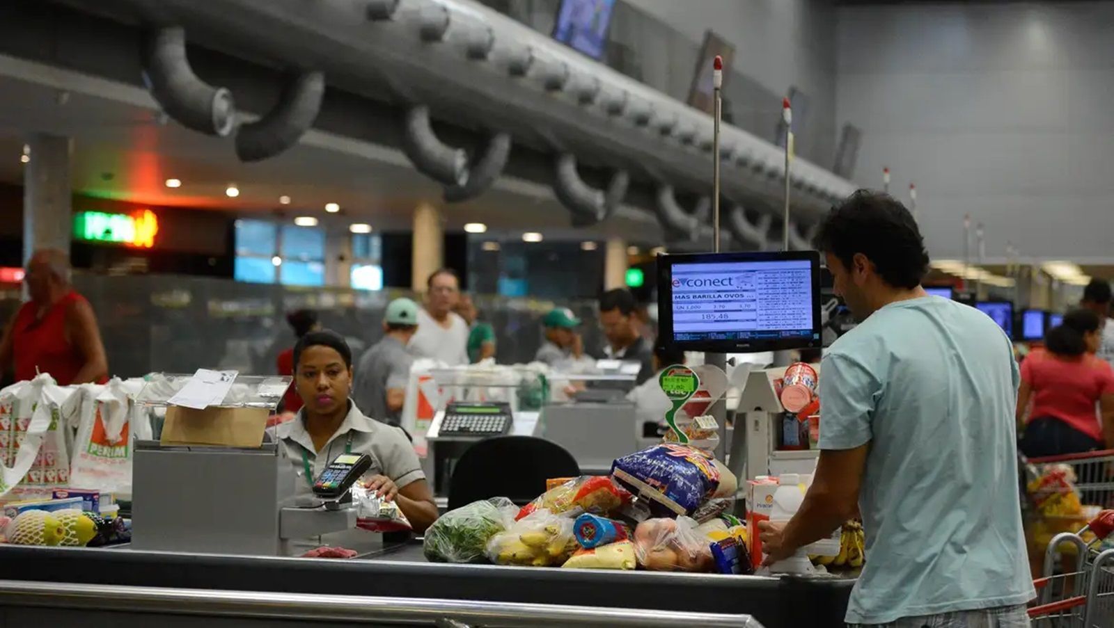 Rede de supermercados faz mutirão de emprego em BH nesta semana; veja como participar