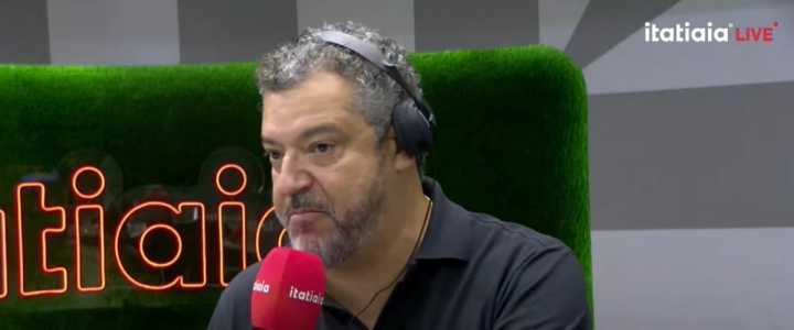 Mário Caixa, da Itatiaia, durante transmissão do