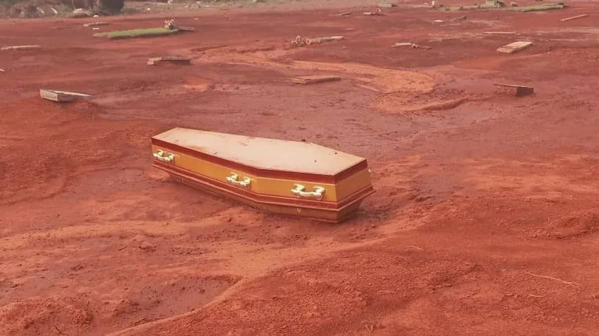 Temporal arranca caixões de cemitério em Paracatu (MG) e fotos viralizam na internet; veja imagens