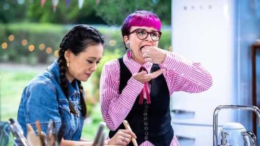 Cal Wilson durante participação no Bake Off Austrália
