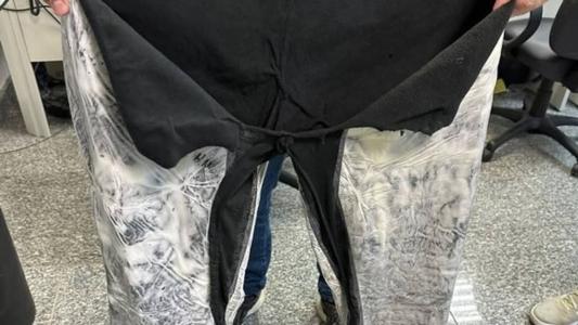 Calça com cocaína