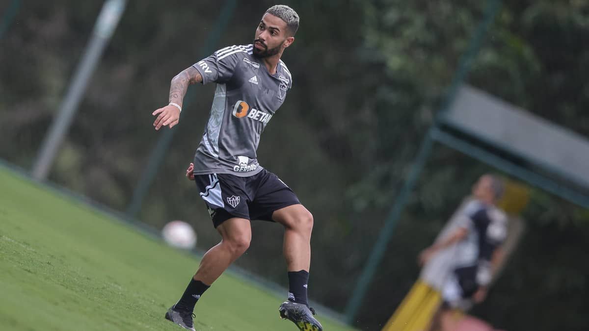 Fortaleza volta a consultar Atlético para ter meia Calebe como reforço 