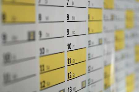 Com exceção do Natal, que será em uma quinta-feira, todos os feriados nacionais do segundo semestre cairão em finais de semana. No entanto, em abril há a possibilidade de "emendar" os feriados da Semana Santa e de Tiradentes.