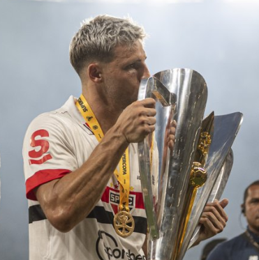 Após título da Supercopa, Calleri crava: 'São Paulo é o maior do Brasil'