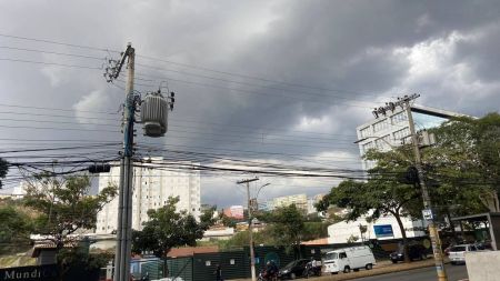 Calor e fortes chuvas devem marcar o tempo da capital nesta sexta-feira (13)