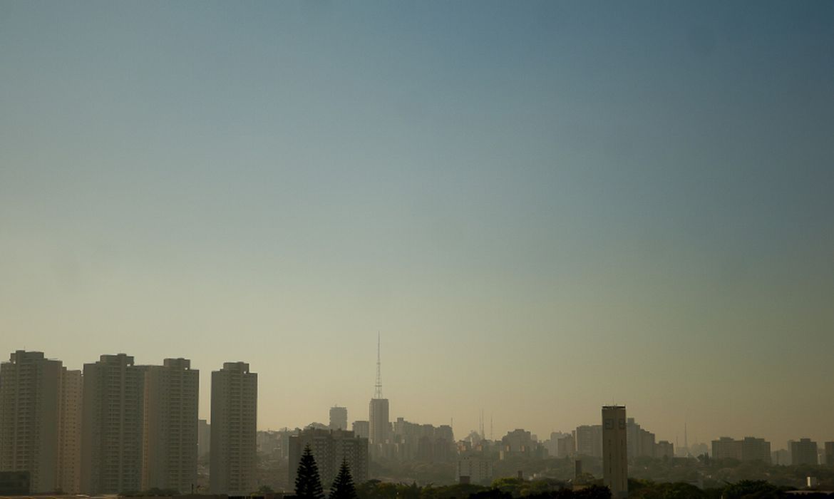 São Paulo terá queda brusca de temperatura neste sábado; veja previsão do tempo
