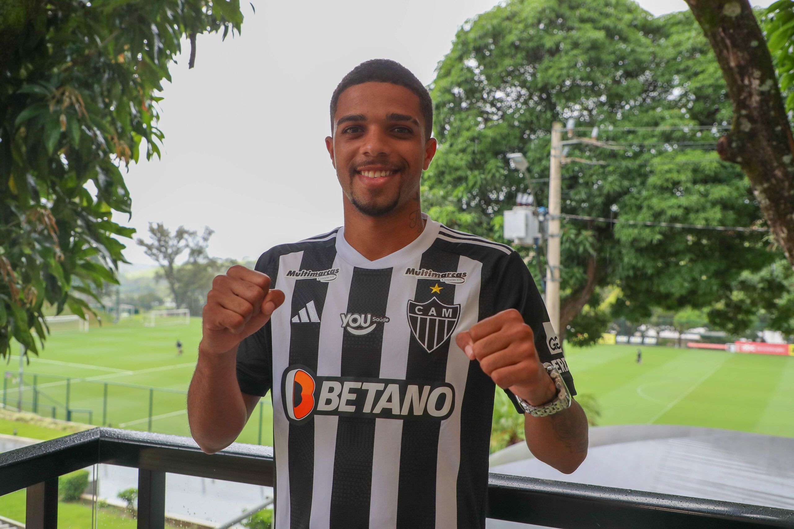 Agora no Atlético, meia conta por que 'abandonou' Endrick e o Palmeiras