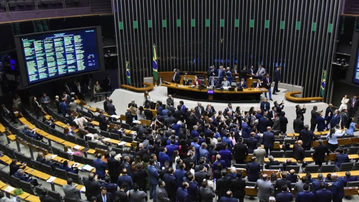 PL da Censura x PL das Fake News: nome de projeto provoca 'batalha' nas redes