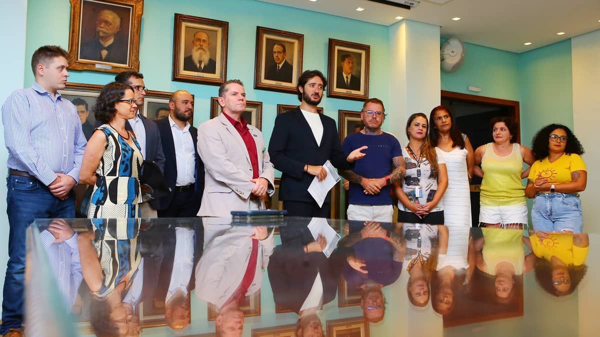 Após anúncio de greve, Câmara de BH recebe servidores e marca reunião com prefeito