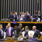 Câmara aprova projeto que endurece penas para homicídios em escolas