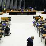 Câmara aprova proposta que prevê salários iguais para homens e mulheres com a mesma função