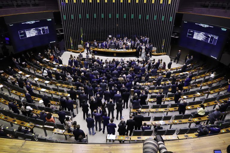 Partidos intensificam conversas para criar federação com 153 deputados em 2025