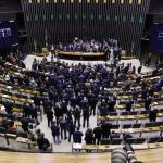 Deputado mineiro apresenta PL para limitar convocação de rede nacional de rádio e TV