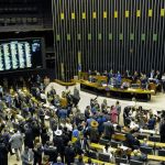 Oposição derruba veto de Lula e mantém proibição a supostos gastos com aborto e redesignação sexual