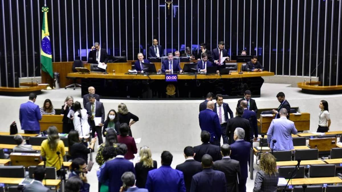 Câmara aprova compensação de perdas do ICMS para estados e municípios e libera repasse de R$ 10 bilhões