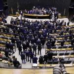 Câmara aprova em primeiro turno PEC que acaba com a escala 6x1