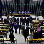 Câmara dos Deputados aprova MP que reajusta o salário mínimo e amplia isenção do imposto de renda