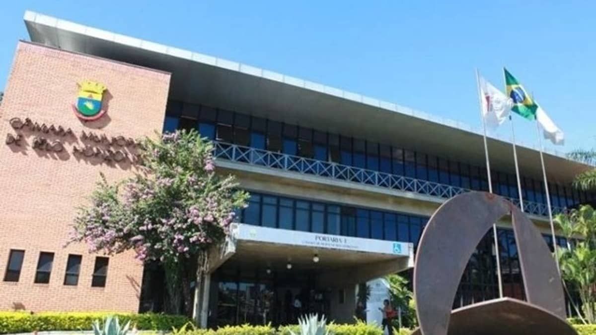 Em três anos, servidores da CMBH tiveram aumento de mais de 40%