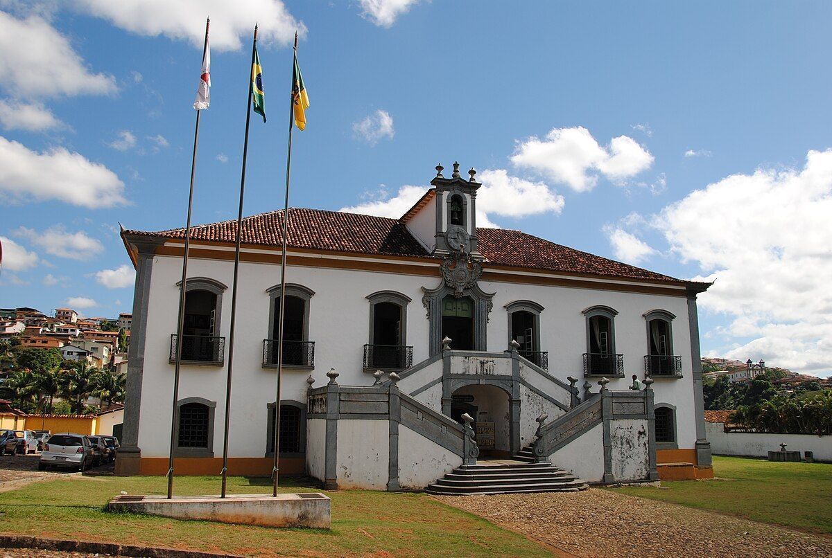 Câmara de Mariana realiza sessão solene para homenagear cidadãos