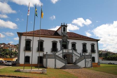 Câmara de Mariana realiza sessão solene para homenagear cidadãos