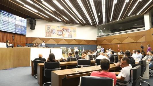 Câmara Municipal realizou sessão extraordinária para votar projetos nesta segunda (25)