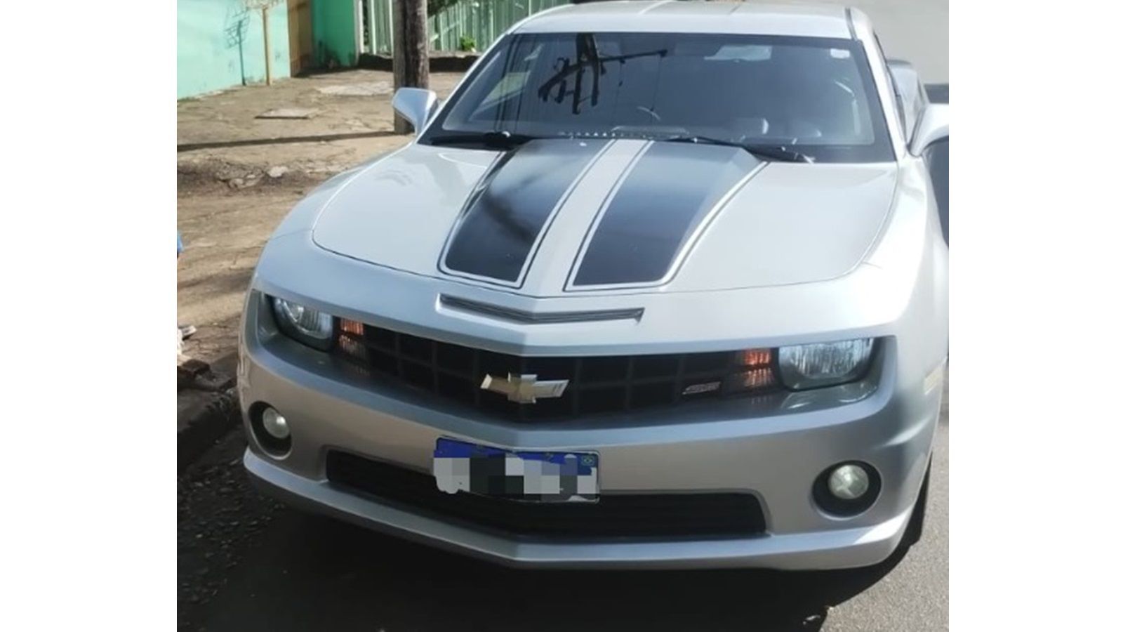 Homem com habilitação vencida deixa o filho de 12 anos dirigir Camaro em MG