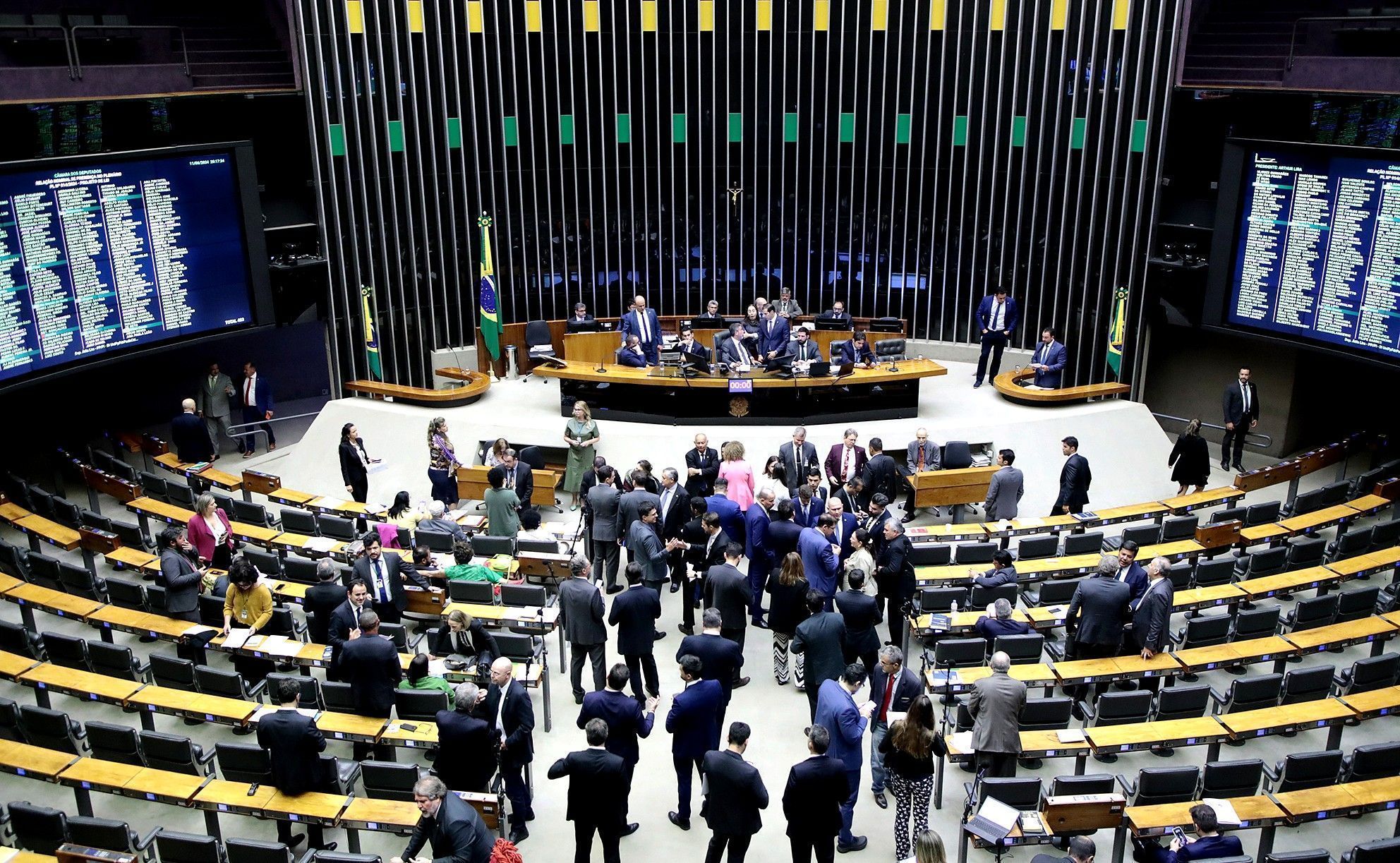 Câmara aprova texto-base da regulamentação da Reforma Tributária