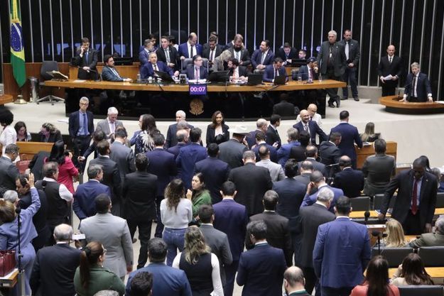 Congresso pede ao STF que mantenha anulação do aumento do IOF