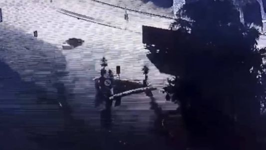 Câmera de segurança flagra momento do acidente