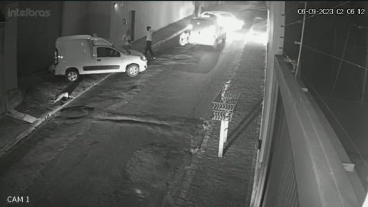 Câmera de segurança flagrou a ação dos bandidos