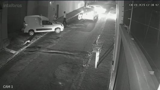 Câmera de segurança flagrou a ação dos bandidos