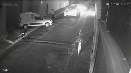 Câmera de segurança flagrou a ação dos bandidos