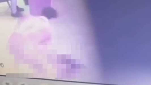 Câmera de segurança da portaria filmou o momento da agressão