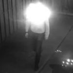 Moletom com leds infravermelhos impede reconhecimento facial