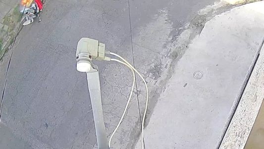 Câmera flagrou o carrinho em chamas