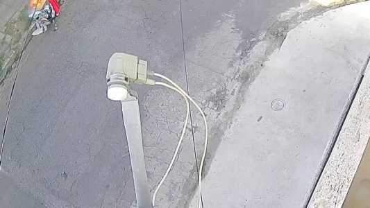 Câmera flagrou o carrinho em chamas