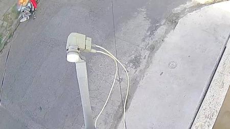 Câmera flagrou o carrinho em chamas