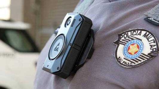 Câmeras no uniforme protegem o trabalho do policial