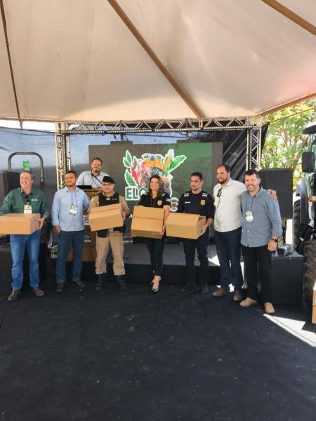 Representantes das forças de segurança pública receberam as câmeras durante a Elói Agro em Elói Mendes