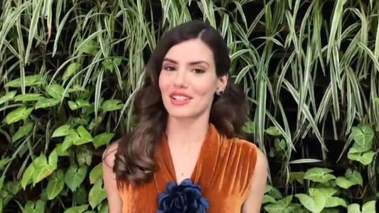 Camila Queiroz, atriz da Globo que interpreta Marê na novela Amor Perfeito