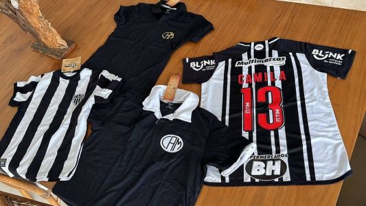 Camila Queiroz exibe camisas do Atlético
