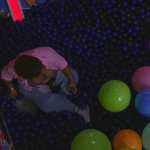 Barrada da Festa do Líder no BBB 25, Camilla chora ao se deparar com desafio 'impossível'