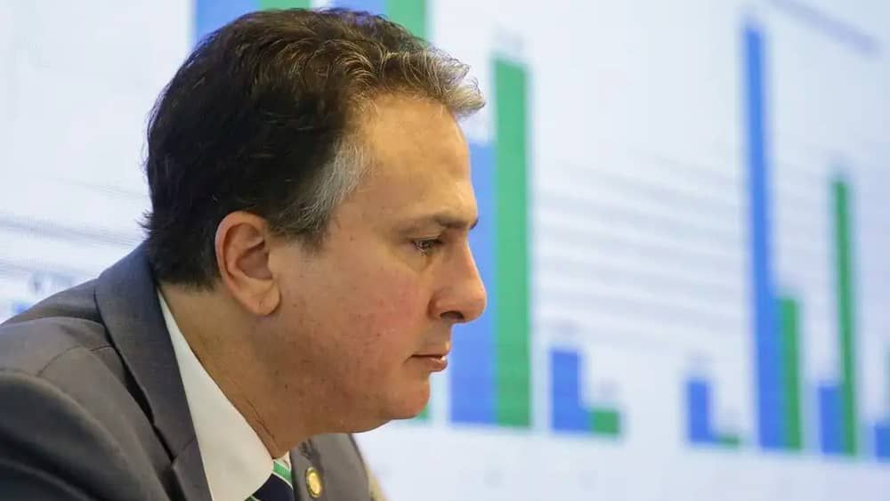 Ministro da Educação fala sobre o segundo dia de provas do Enem; assista ao vivo