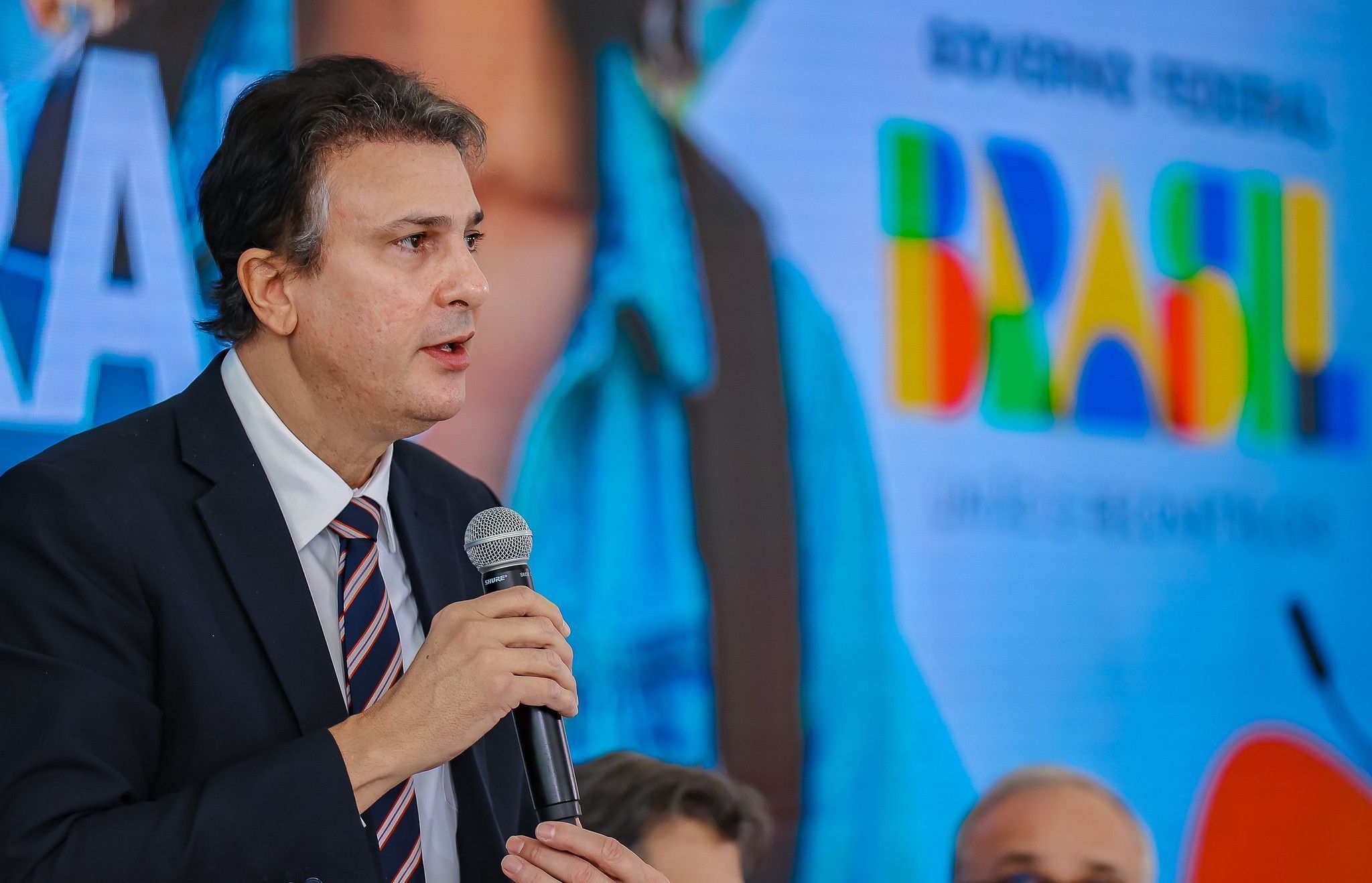 Ministro da Educação se manifesta após morte de dois estudantes em tiroteio no Ceará
